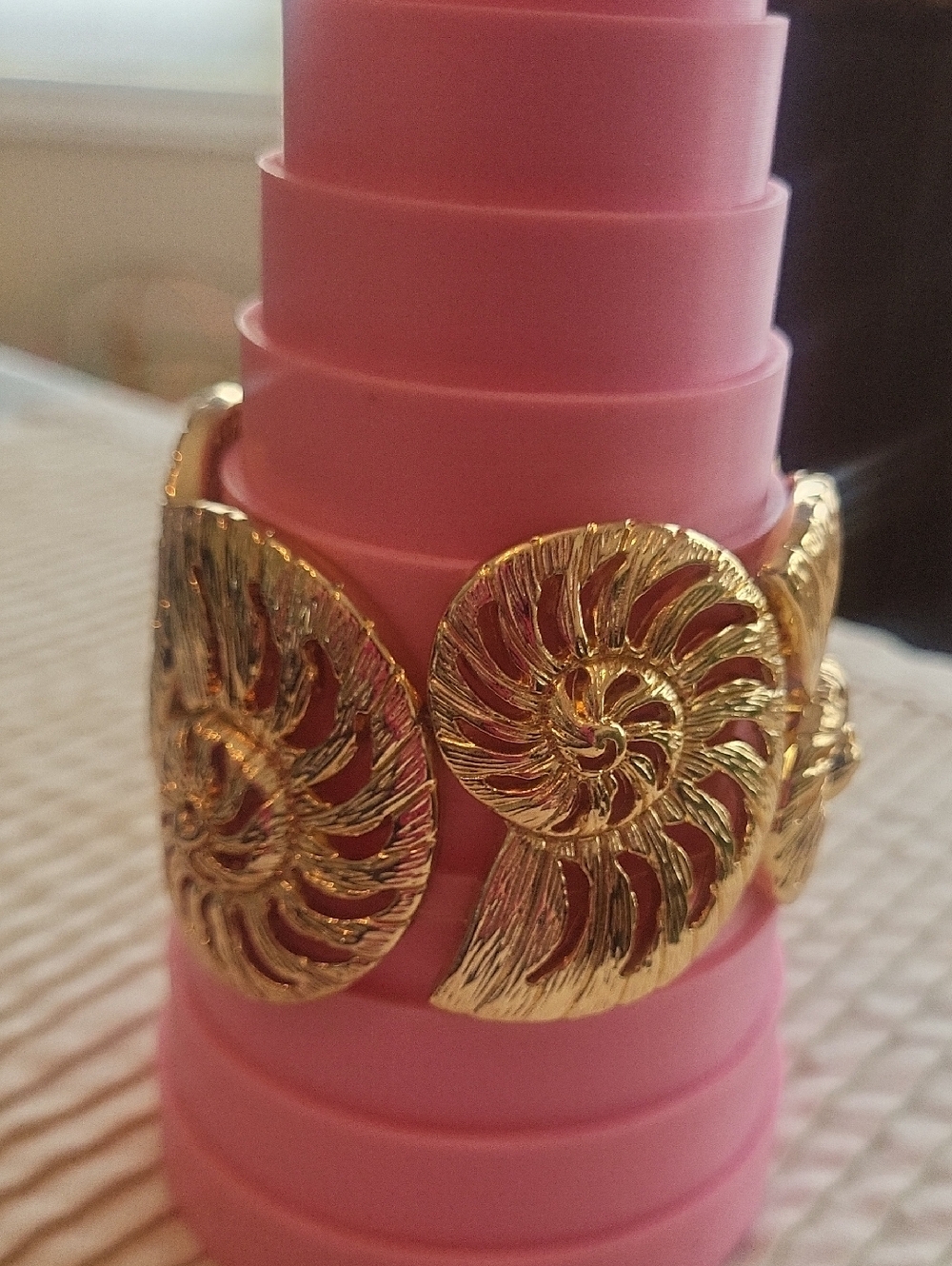 Gold Shell Motif Cuff Stretch Bracelet